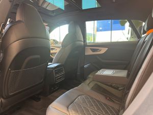 Audi Q8 55 TFSIe Quattro  Black Line  380 cv   - Foto 17