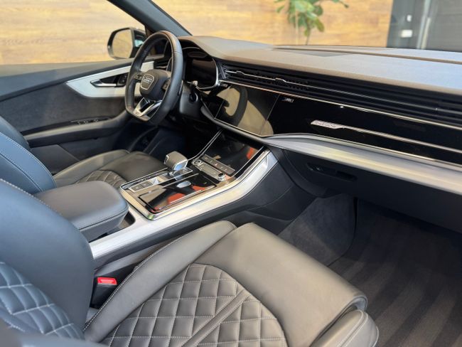 Audi Q8 55 TFSIe Quattro  Black Line  380 cv   - Foto 12