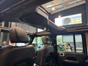 Jeep Wrangler 2.0T GME Sahara 8ATX 272cv    - Foto 17