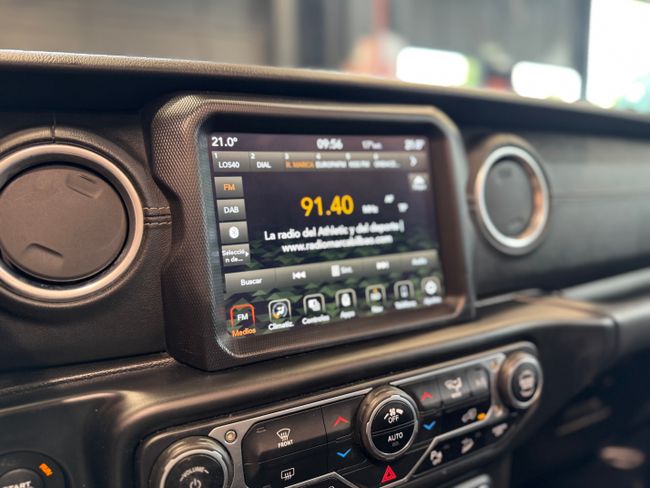 Jeep Wrangler 2.0T GME Sahara 8ATX 272cv    - Foto 18