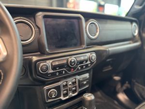 Jeep Wrangler 2.0T GME Sahara 8ATX 272cv    - Foto 19