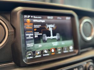Jeep Wrangler 2.0T GME Sahara 8ATX 272cv    - Foto 21