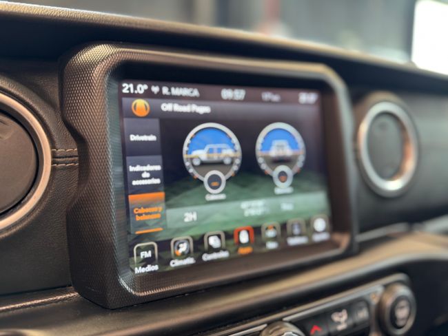 Jeep Wrangler 2.0T GME Sahara 8ATX 272cv    - Foto 24