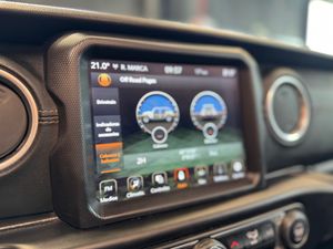 Jeep Wrangler 2.0T GME Sahara 8ATX 272cv    - Foto 24