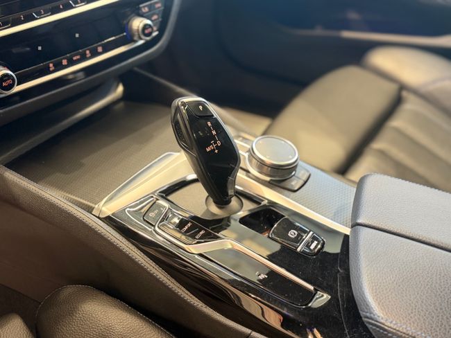 BMW Serie 5 520D xDrive  Touring Pack M Sport  - Foto 15