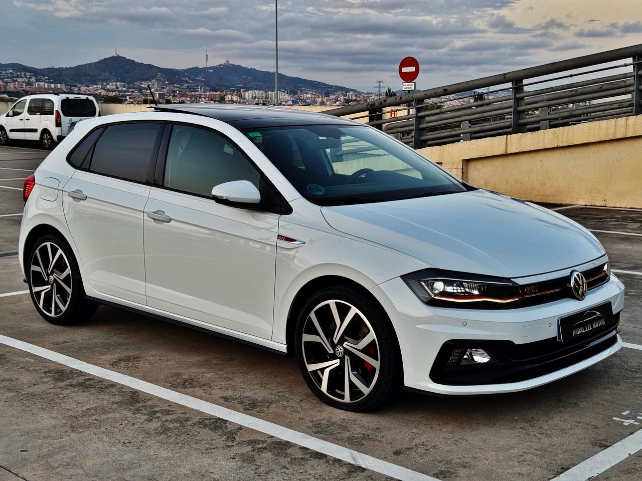 Volkswagen Polo GTI 2.0 TSI con TECHO PANORÁMICO, LLANTA 18