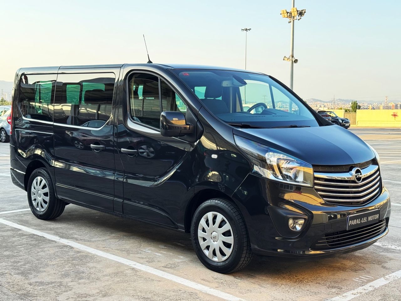 Opel Vivaro 1.6 CDTi 120cv 8 PLAZAS con NAVEGADOR, CÁMARA TRASERA...   - Foto 1