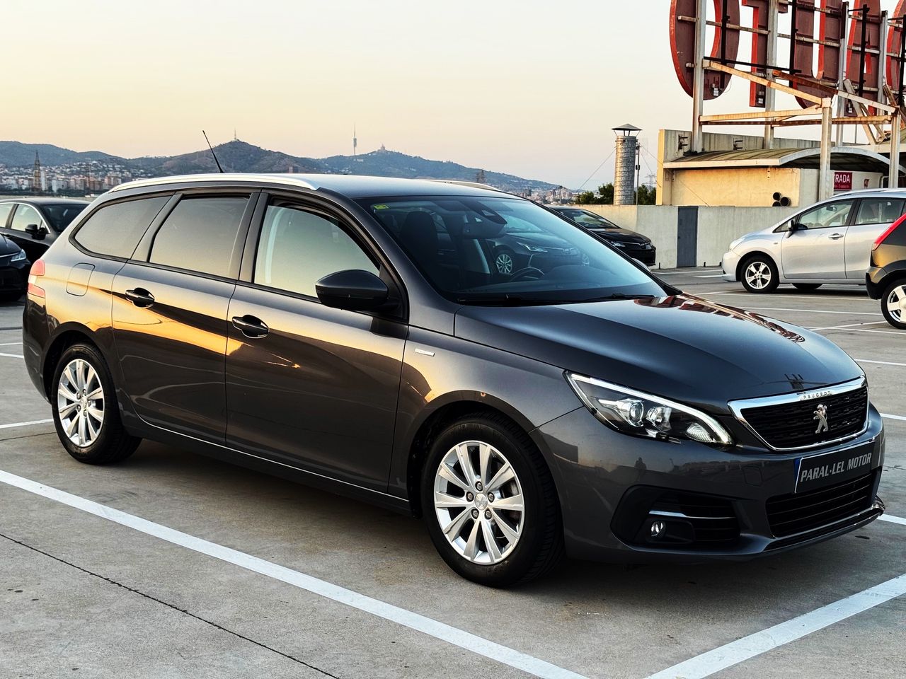 Peugeot 308 SW STYLE1.5 BlueHDi 130cv con NAVEGADOR, CAR PLAY...   - Foto 1
