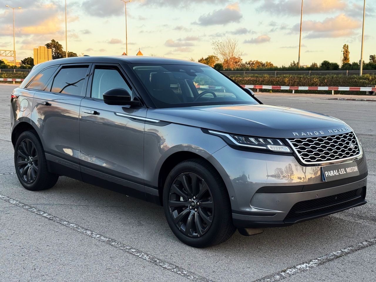 Land-Rover Range Rover Velar 2.0D I4 204cv 4WD AUTO. con NAVEGADOR, CAR PLAY, CÁMARA 360º...   - Foto 1