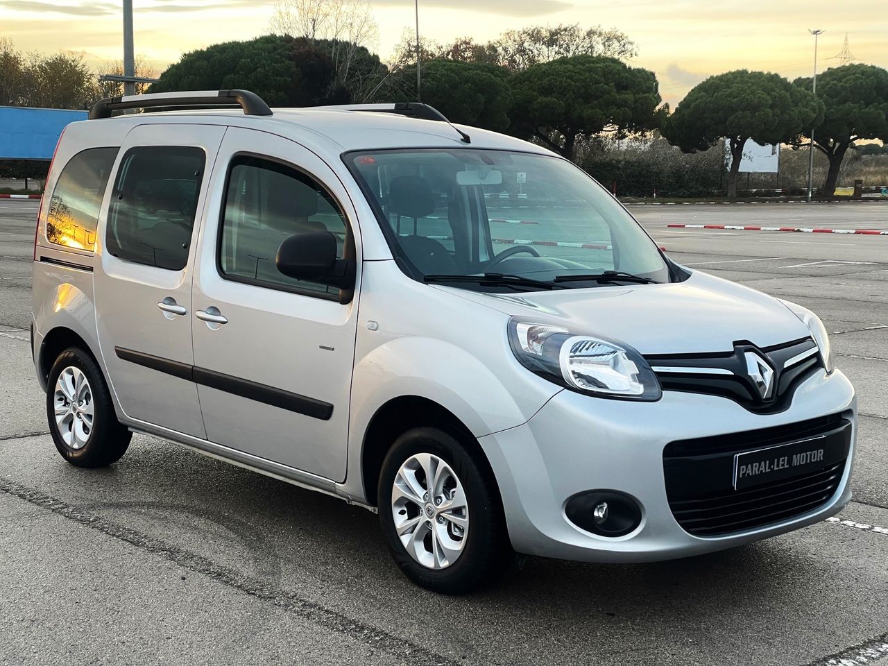 Renault Kangoo Combi 1.2 TCE LIMITED con 6 VELOCIDADES...  - Foto 1