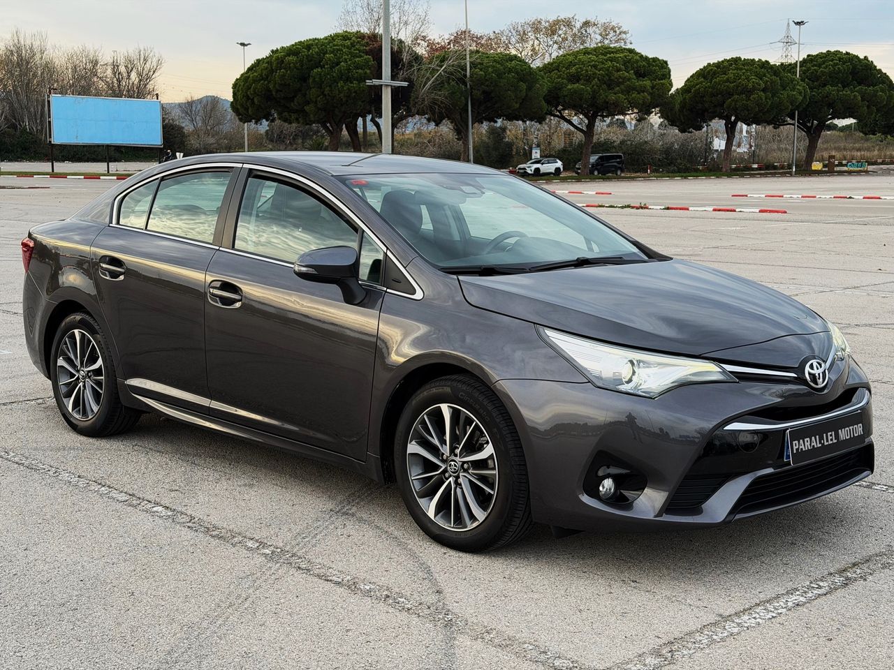 Toyota Avensis 1.8 140 ADVANCE con CÁMARA TRASERA, NAVEGADOR, BLUETOOTH...  - Foto 1