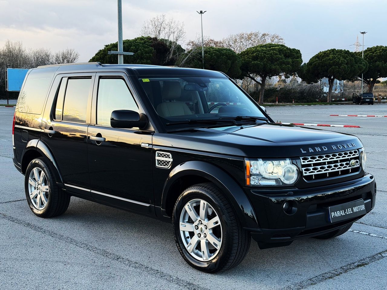 Land-Rover Discovery 4 3.0 TDV6 SE con 7 PLAZAS, CÁMARA TRASERA...  - Foto 1