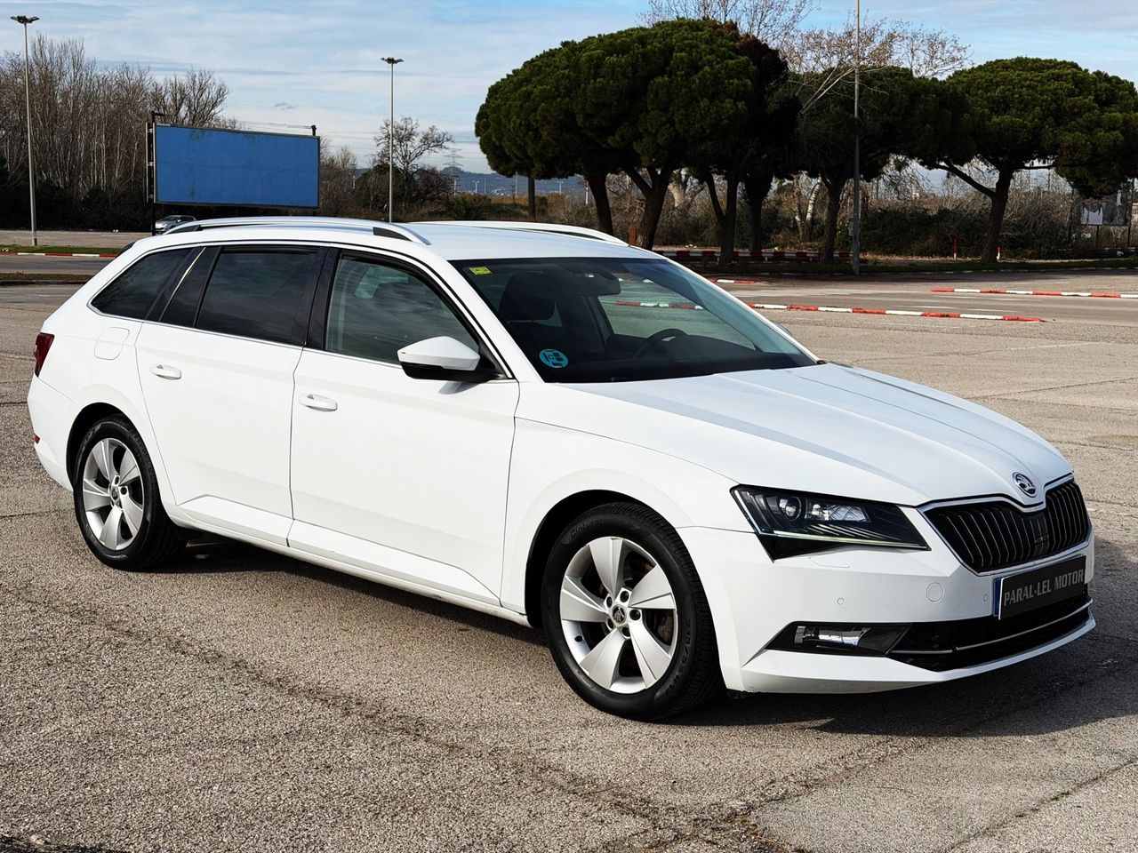Skoda Superb Combi 2.0 TDI 150 CV DSG Style con NAVEGADOR, BLUETOOTH...  - Foto 1