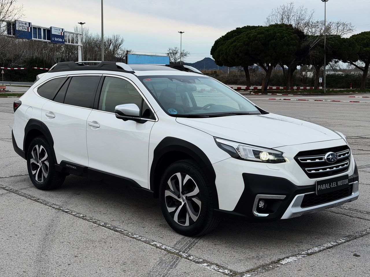 Subaru Outback 2.5i FIELD CVT AWD con TECHO SOLAR, CAR PLAY, CUERO...  - Foto 1