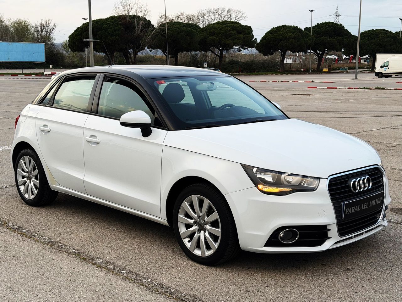 Audi A1 SPORTBACK 1.6 TDI 90cv AMBITION con NAVEGADOR, BLUETOOTH...  - Foto 1
