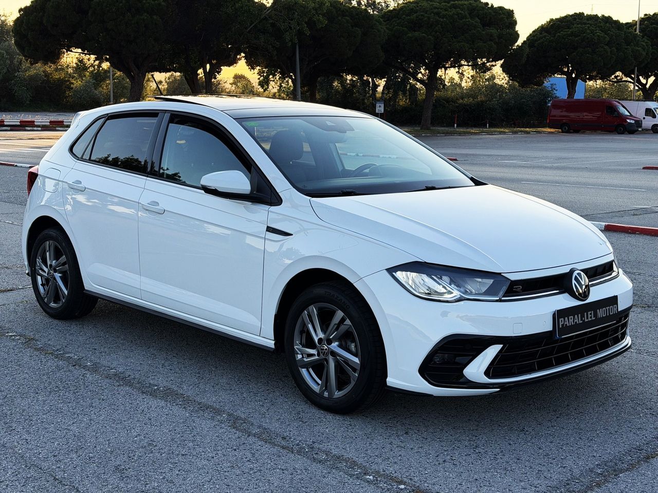Volkswagen Polo 1.0 TSi R LINE con TECHO PANORÁMICO, CAR PLAY...  - Foto 1