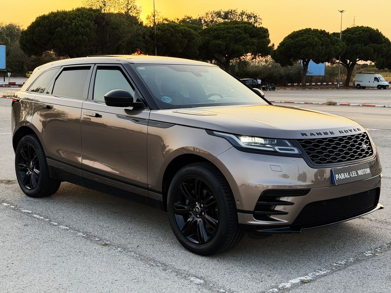 Land-Rover Range Rover Velar 2.0 D180 4WD Auto R-Dynamic SE  - Foto 1