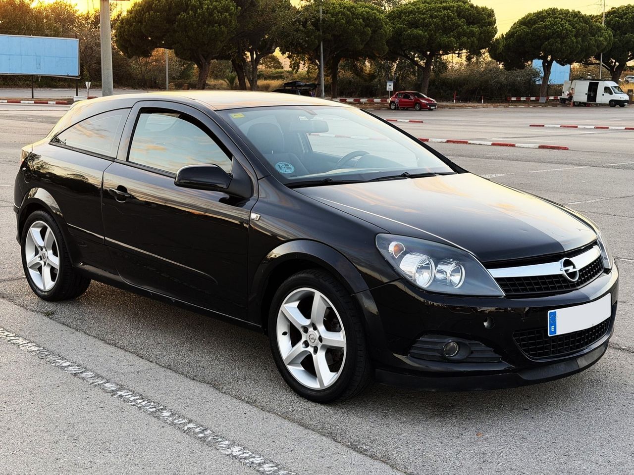 Opel Astra GTC Cosmo 1.8 16V  - Foto 1