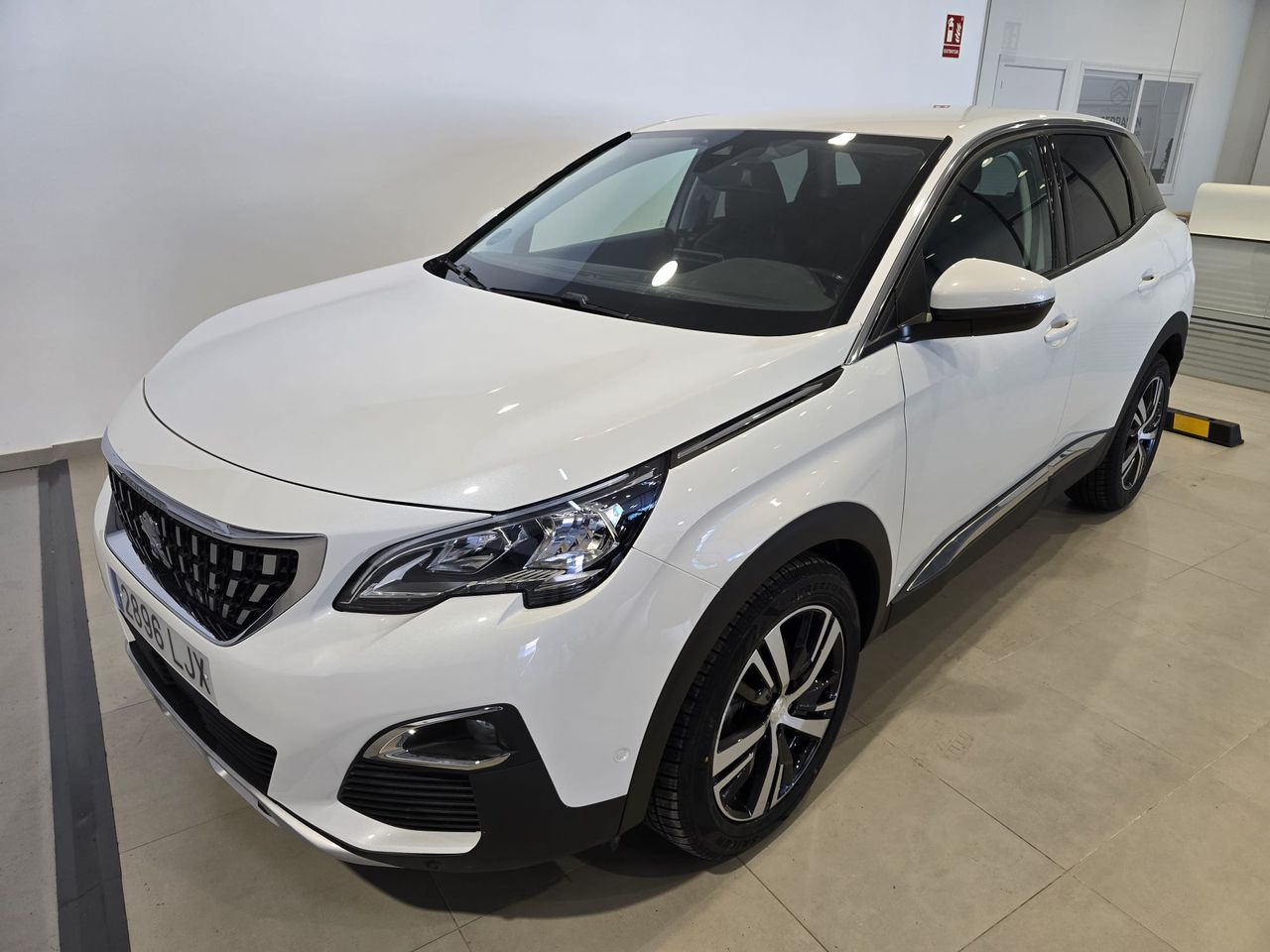 Peugeot 3008 Allure BlueHDi 130 S&S EAT8 ?6.2    - Foto 1