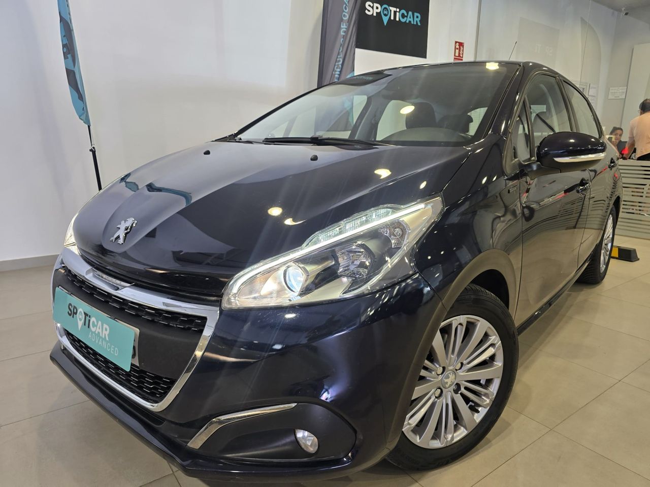 Peugeot 208 5p Signature 1.2 PureTech 82 S&S - Foto 1