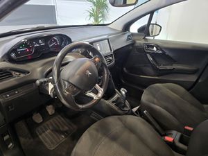 Peugeot 208 5p Signature 1.2 PureTech 82 S&S - Foto 8