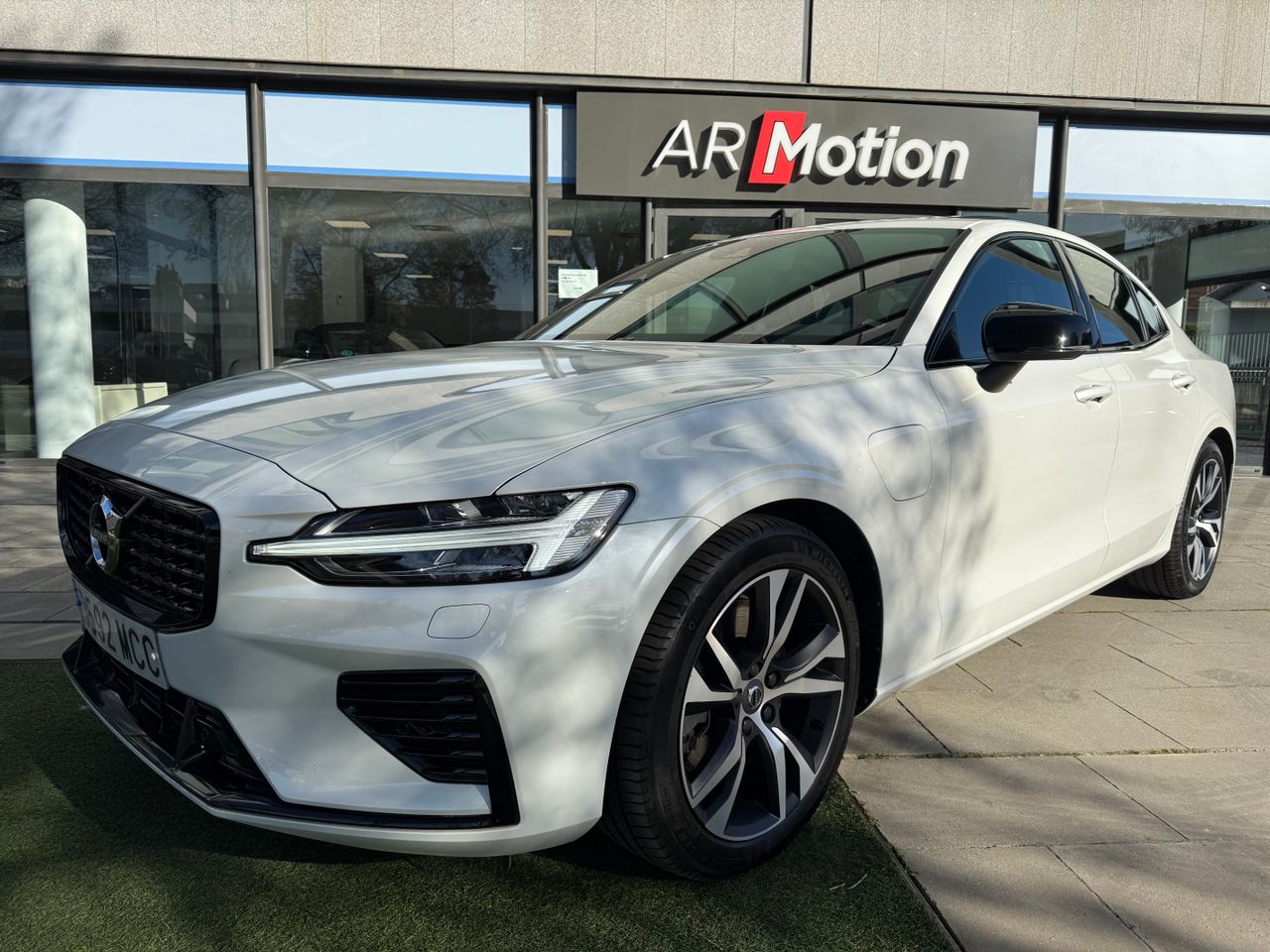 Volvo S60  T8 Twin Engine Recharge Plug- Hybrid R-Design AWD. Techo eléctrico  - Foto 1