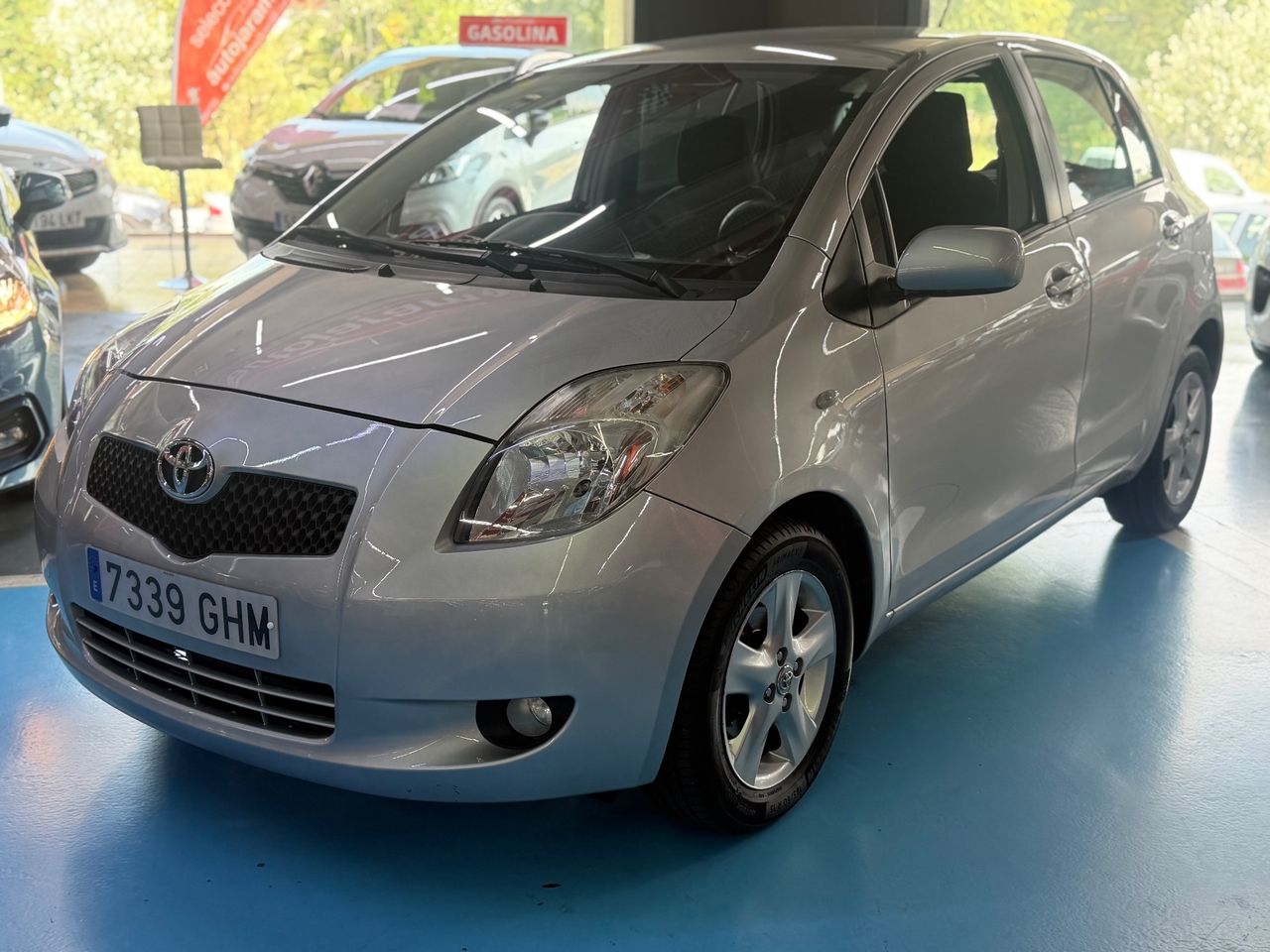 Toyota Yaris 5p 1.3 VVT-i Sol M/M  - Foto 1