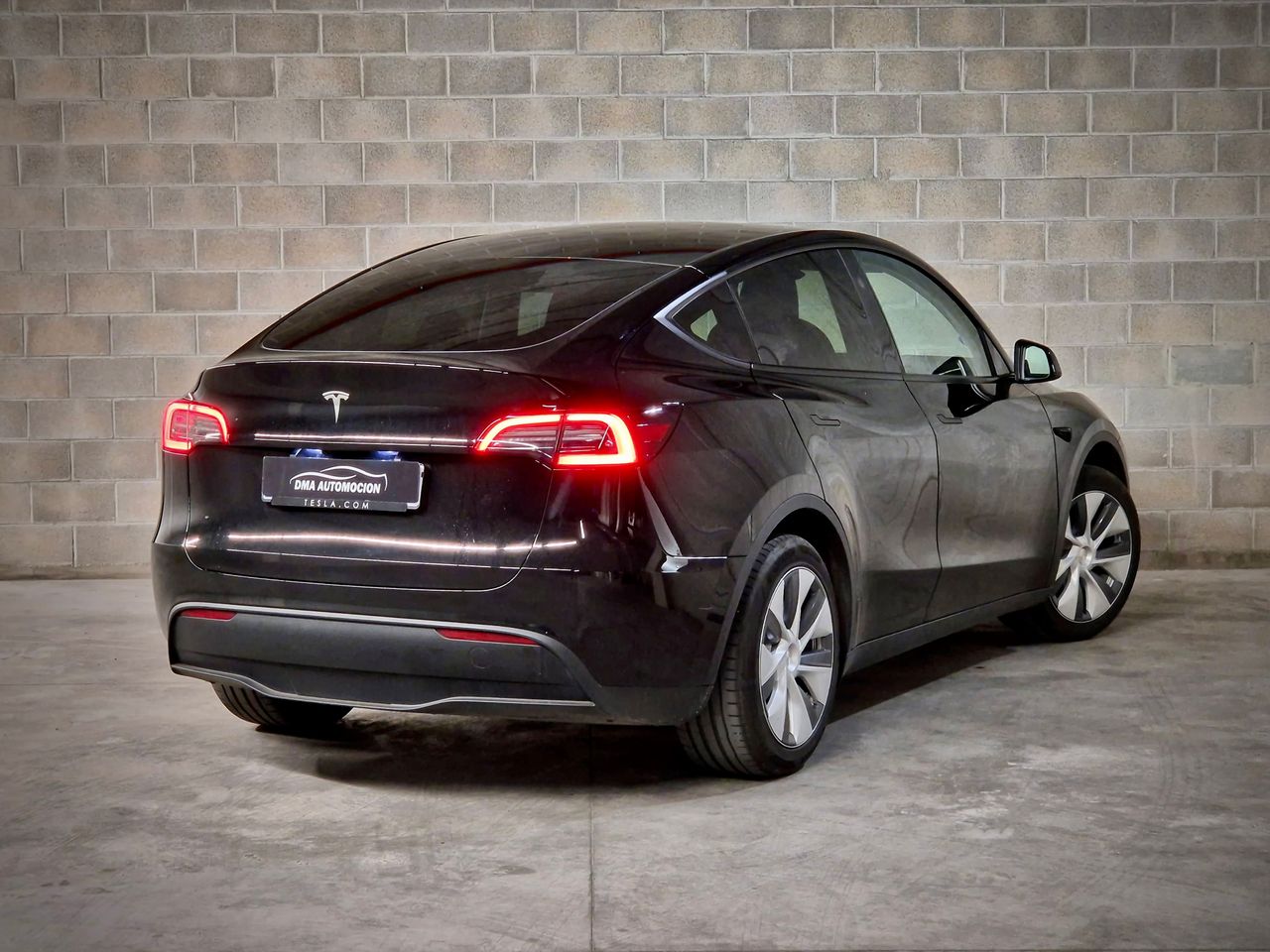 Tesla Model Y .   - Foto 1