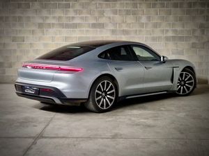 Porsche Taycan TURBO - Foto 4
