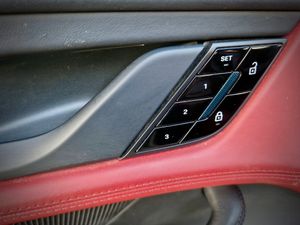 Porsche Taycan TURBO - Foto 17