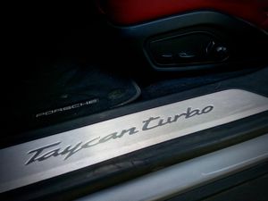 Porsche Taycan TURBO - Foto 15