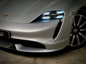 Porsche Taycan TURBO - Foto 14