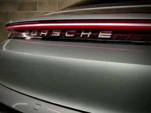 Porsche Taycan TURBO - Foto 20