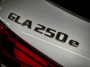 Mercedes GLA 250e - Foto 23