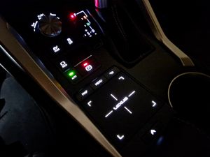 Lexus NX 300h - Foto 35