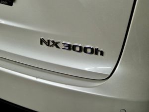 Lexus NX 300h - Foto 11