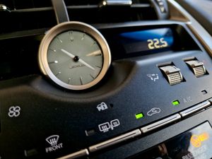 Lexus NX 300h - Foto 24