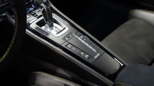 Porsche 718 CAYMAN GT4 - Foto 24