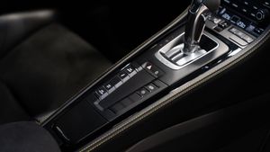 Porsche 718 CAYMAN GT4 - Foto 28