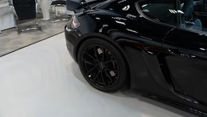 Porsche 718 CAYMAN GT4 - Foto 38