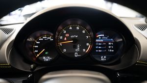 Porsche 718 CAYMAN GT4 - Foto 16