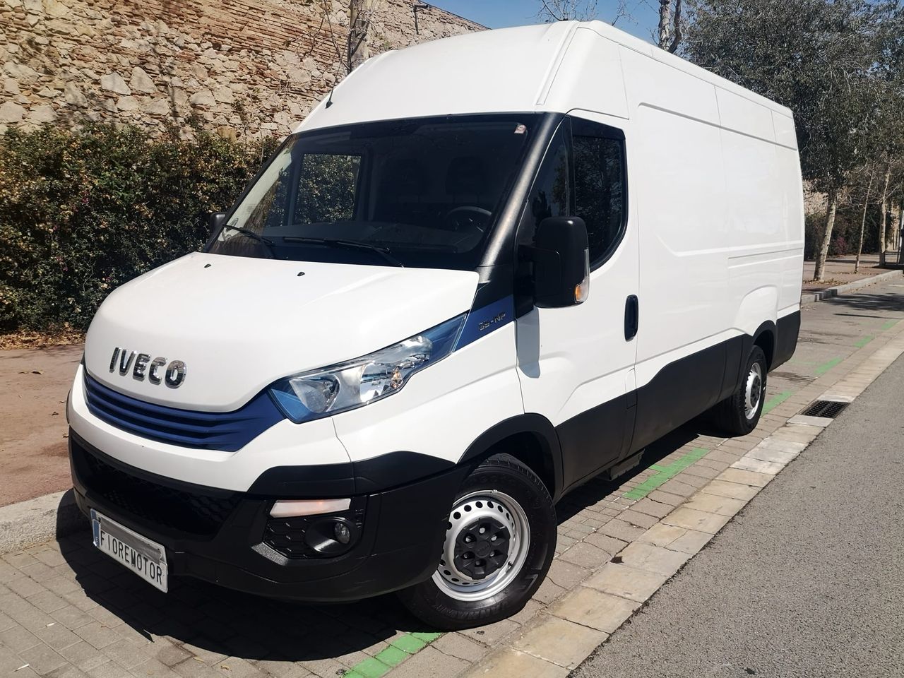 Iveco Daily 35S 14N V 3520 L2H2 12 M3 CNG Y GASOLINA HIBRIDO ECO  - Foto 1