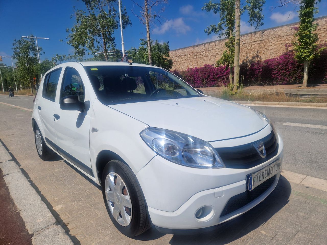Dacia Sandero 1.2 75 CV PODIUM  - Foto 1