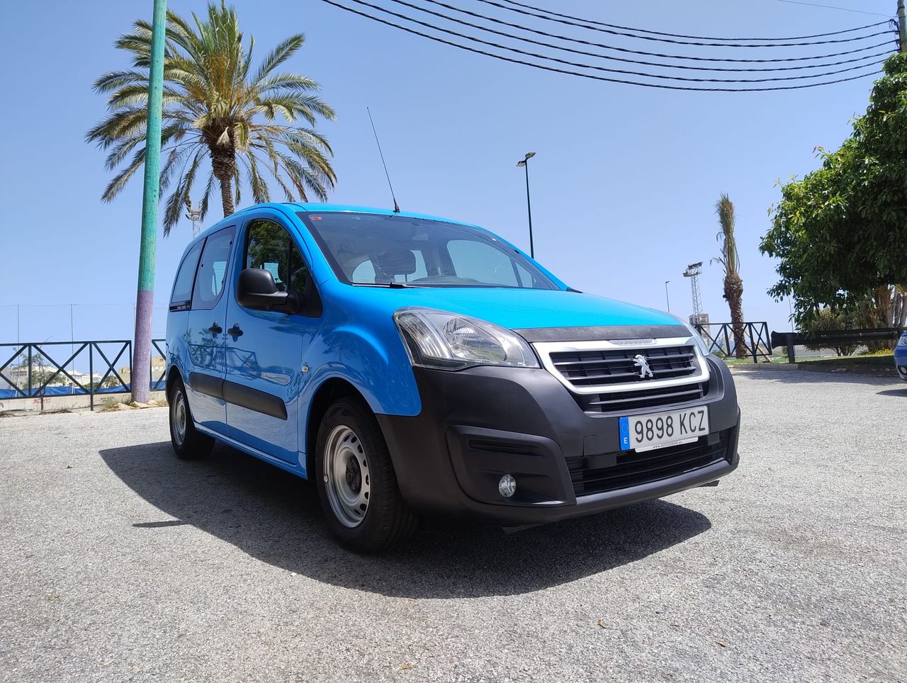 Peugeot Partner 16 HDI MIXTA 5 PLAZAS CERTIFICADO DE KILOMETROS Y CARROCERIA  - Foto 1