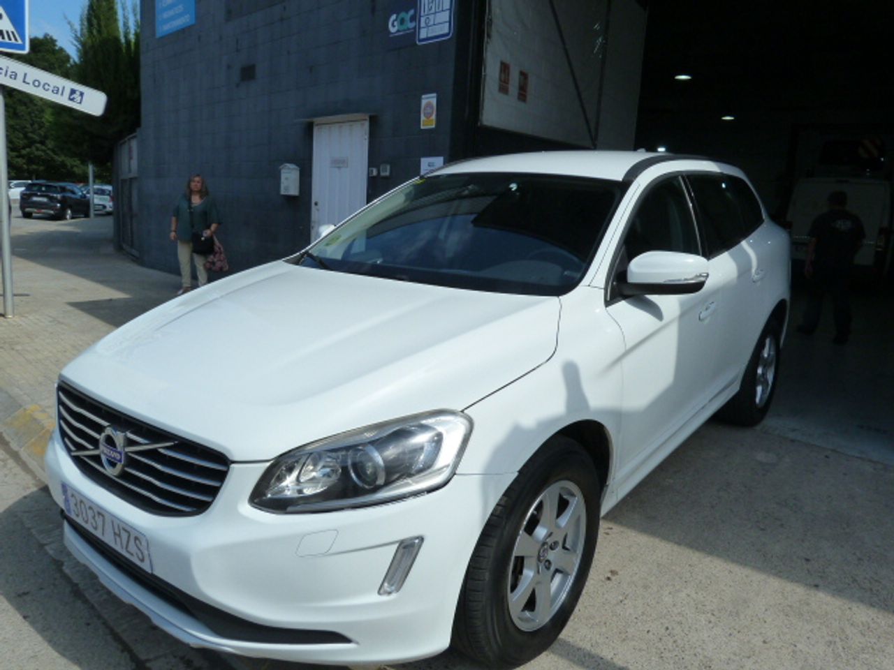 Volvo XC70 VOLVO XC60 2.0 D3 Momentum 136 CV NACIONAL muy muy bien cuidado, kilómetros garantizados  - Foto 1