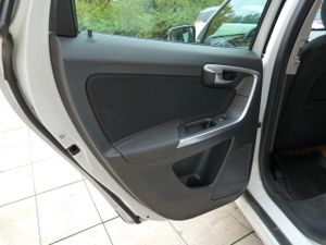 Volvo XC60 D3 Momentum muy muy bien cuidado, kilómetros garantizados - Foto 14