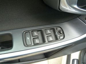 Volvo XC60 D3 Momentum muy muy bien cuidado, kilómetros garantizados - Foto 16