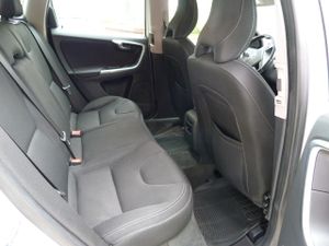 Volvo XC60 D3 Momentum muy muy bien cuidado, kilómetros garantizados - Foto 8