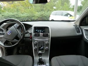 Volvo XC60 D3 Momentum muy muy bien cuidado, kilómetros garantizados - Foto 19