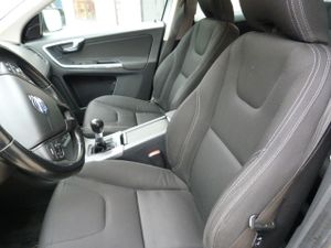 Volvo XC60 D3 Momentum muy muy bien cuidado, kilómetros garantizados - Foto 18